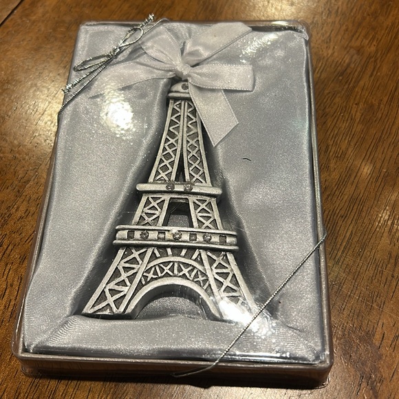 ⚡️FLASH SALE! ⚡️ Eiffel Tower Keepsake - Picture 2 of 4